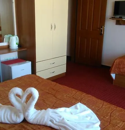 Aristokrat Πανσιόν Obzor